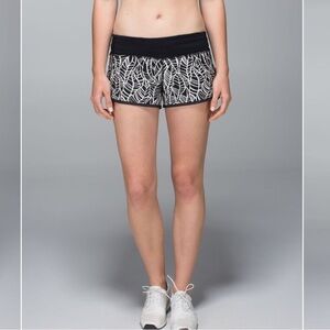 LULULEMON Speed Up Shorts‎ 3” In Pretty Palm Black Angel Wing Black Size 6